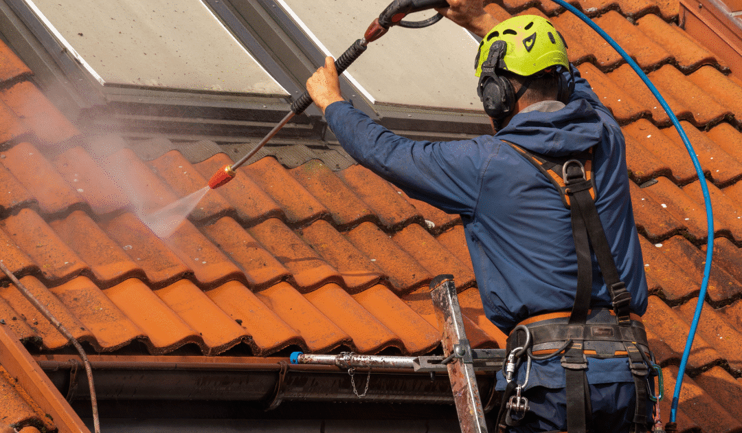 Hur takrengöring förebygger skador på alla typer av tak
